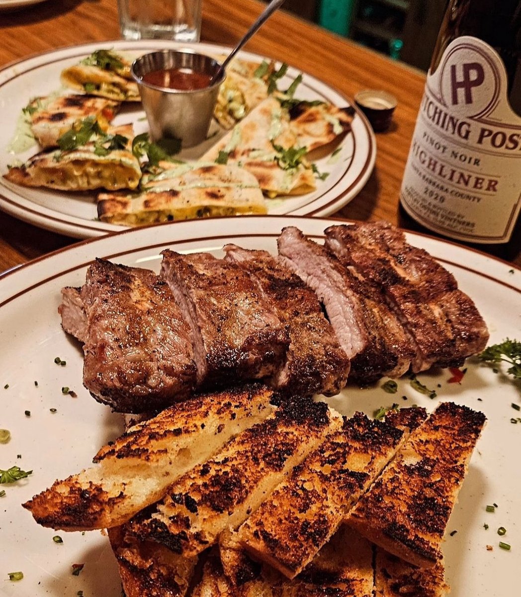 We're serious about BBQ 🍗 Order yourself a flame-grilled steak and toasted garlic bread from @HitchingPost2. You can thank us later. Learn more: bit.ly/3V96iwK 📸: @HitchingPost2
