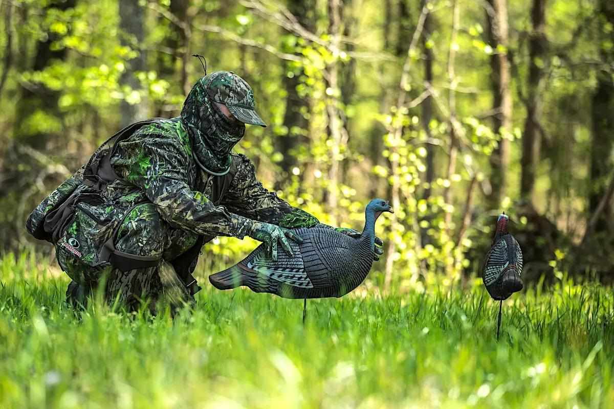 The best turkey-decoy spreads play to a springtime gobbler’s desire to breed, fight or, better yet, do both. 🦃 gameandfishmag.com/editorial/10-d… #gameandfishmag #turkeyhunting #spring #gobblers #decoys