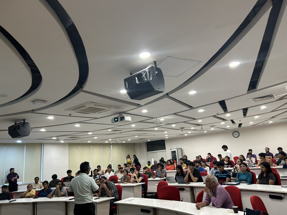 Standing room only at @ArielRubinstein’s fascinating public lecture reimagining “Economics with no prices and no games” @EconAtAshoka @BD_ashoka @kanmahajan @asanishasharma @ayush_pan @ohetuk #EconTwitter