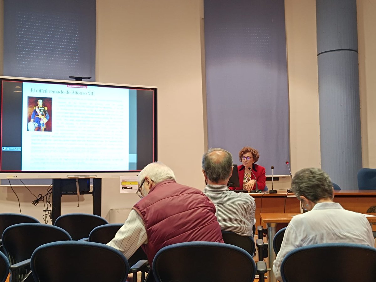 CLIO_Uva's tweet photo. Esta tarde se ha llevado a cabo el ciclo de charlas sobre la conmemoración del Centenario de la Dictadura de Primo de Rivera. Agradecemos la ayuda y participación de los ponentes, y esperamos que todos los asistentes lo disfrutasen tanto como nosotros.
@FyL_UVa 
@UVa_es https://t.co/8MqAXp4dps