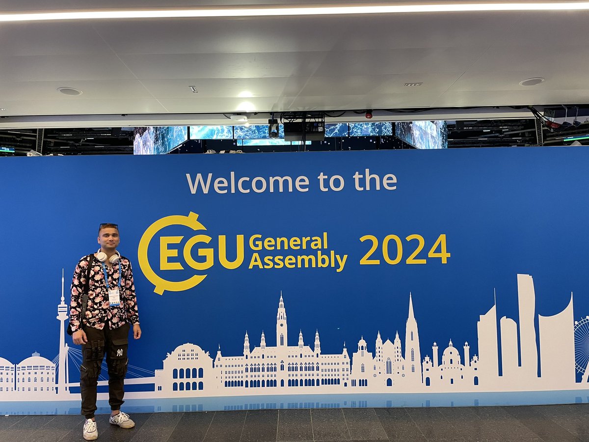 DrCerfUK's tweet image. Representing @DrHollyCroft lab for EGU24 in Vienna 🇦🇹. Excited to exploring cutting edge latest technologies in remote sensing and Plant physiology research. 🛰🌾 @RobertCaine21 @RaoulBlackman @sophiatamar3