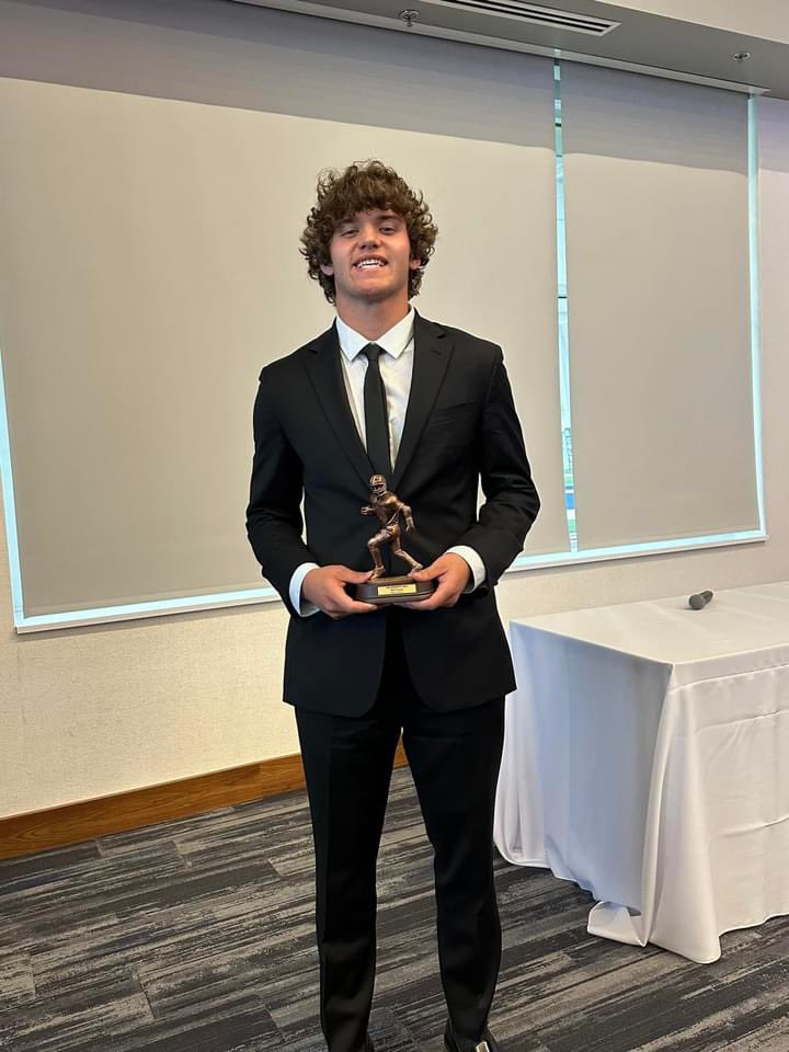 Honored to receive the Primetime 25 Award at the Indiana High School Football Griddy awards! Thanks to the @Colts and @RRSNIndiana for selecting me for this award. @LBurgFootball @lhstigercoach @IndianaPreps