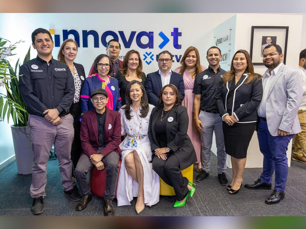 tomasber's tweet photo. En #Honduras inauguramos el Centro de Innovación INNOVA-T en la Universidad José Cecilio del Valle. El proyecto, financiado por @IDB_Lab, permitirá a jóvenes de ingresos medio-bajo recibir formación técnica en habilidades y competencias digitales.
Lee más: https://t.co/6FpOlepEMP https://t.co/A71oJpbvCj