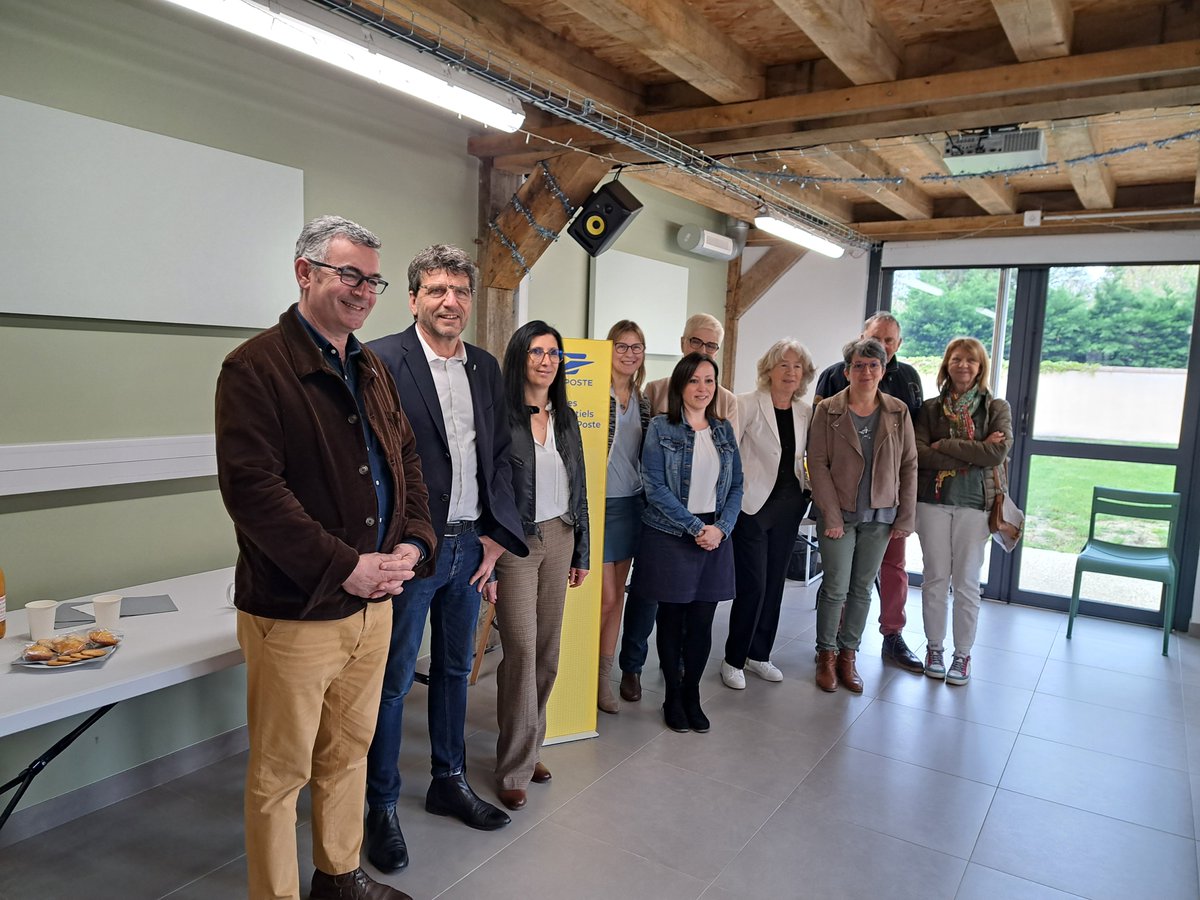 🇫🇷 Cet après-midi, la maire de la commune de <a href="/Fraze_Perche/">Frazé</a> et @JohnBillard, en présence du <a href="/GroupeLaPoste/">La Poste Groupe</a>, des élus et de la gérante, ont inauguré le nouveau point de service #LaPosteAgenceCommunale, qui ouvrira ses portes le 16 avril, dans les locaux de La Passerelle.
