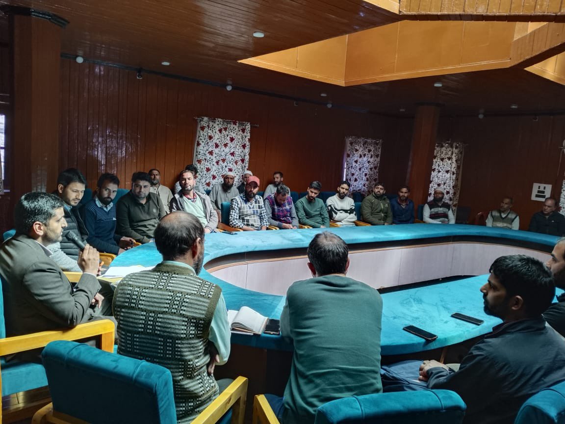 Series of Tehsil level 'Nasha Mukht’ meetings were held during April month; Tehsildar Kulgam impressed upon the members/stakeholders to work actively to make the Tehsil Nasha Mukht. Panchayat level committees reviewed and sensitised also. @AtharAamirKhan @DcKulgam @policekulgam