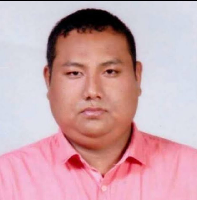 MuanZou7's tweet photo. Mr #Susindro_Yaima, #MLA and #minister for #PHED, #Consumer_affairs, #Food & #PDS from #Khurai _constituency.. was not known to the #BJP_dignitary. Those who don’t know #Hindi may feel
OK but the way he asked his name! In front of Public.. ‘nam kya hai bhaisaab, pura nam bolo’! https://t.co/5TR8LvBVKm