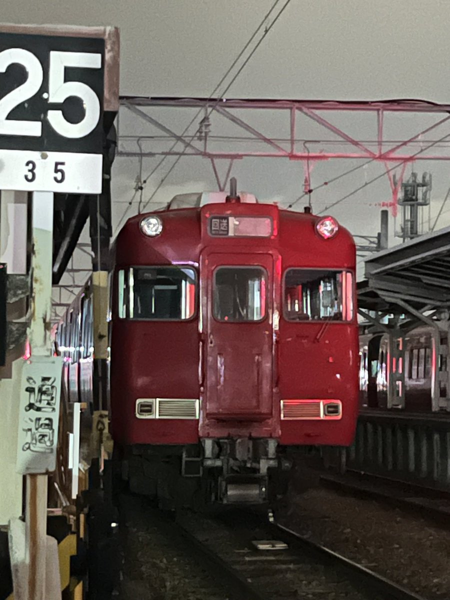 takkin_engine_d's tweet photo. 今夜の佐屋停泊は
6003F
ト6816F+6817Fキ
になります。
それぞれ、642列車普通伊奈行きと640G列車普通中部国際空港行きとなります🫡
貴重な6000系一次車ですね😆
カッコイイ😆
#meiun
#6003F
#6816F
#6817F
#642列車
#640G列車 https://t.co/RDmbxGnVSy