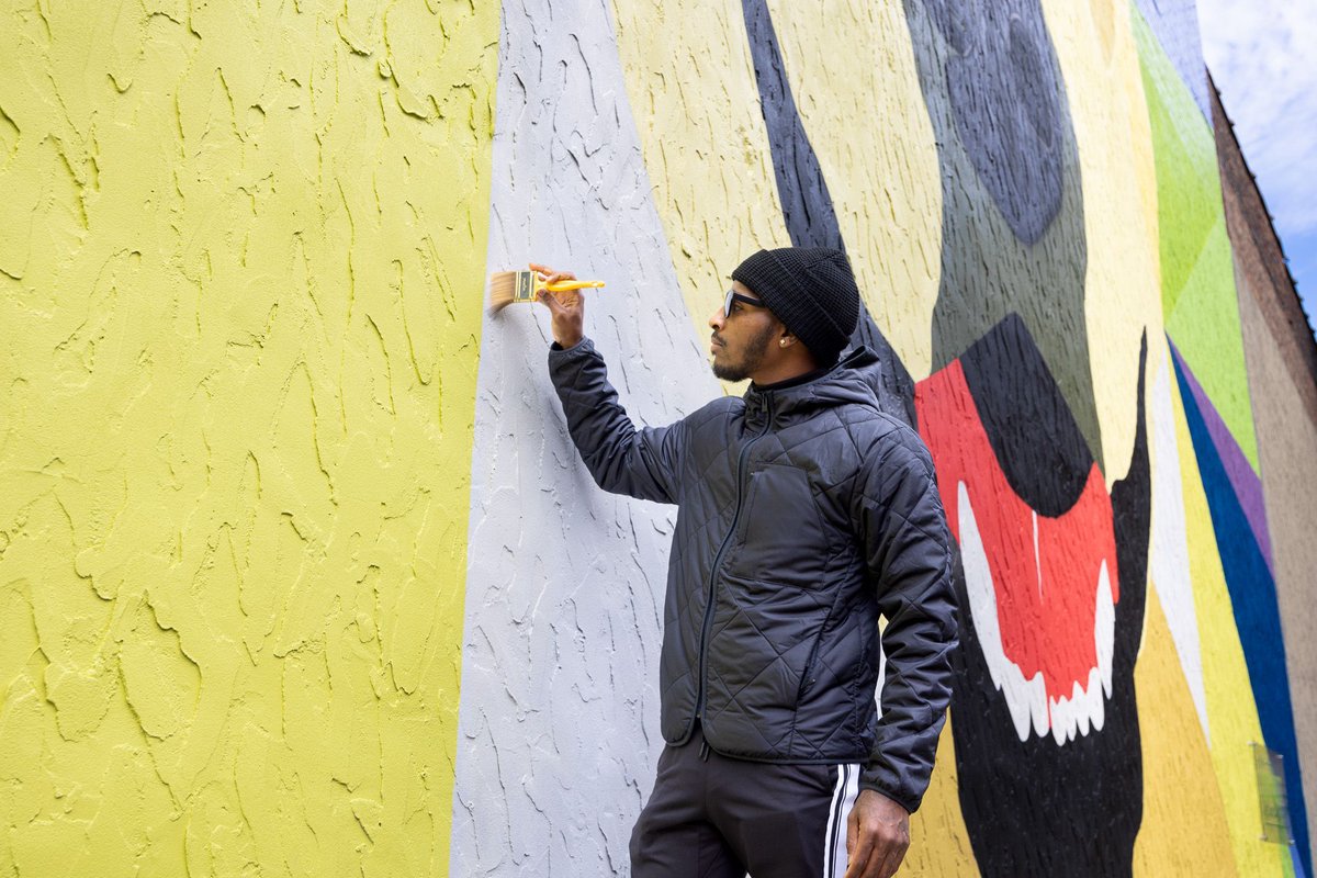 Did you know that Mulligan is featured on a mural in Mulligan's Bark Park in Louisville, Kentucky? Here's a few photos showing the mural and its creation! #BarkPark #rescuedog #LouisvilleKY