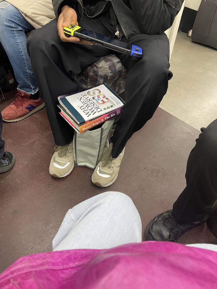 MaidaValeReads's tweet photo. Fascinated by the man opposite me on the tube this mornings reading material. https://t.co/RKAJQLAdSc