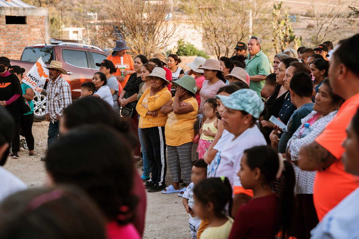 HerreraPecas's tweet photo. Me comprometo a garantizar la seguridad y mejorar los servicios de nuestras comunidades, necesitamos elevar la calidad de sus entornos.
Agradezco el cálido recibimiento y respaldo de la comunidad de Santa Rosa.
#AtréveteaLoNuevo #atrévete #Irapuato #AlejandroHerrera #PecasHerrera https://t.co/iPZftQPjBr