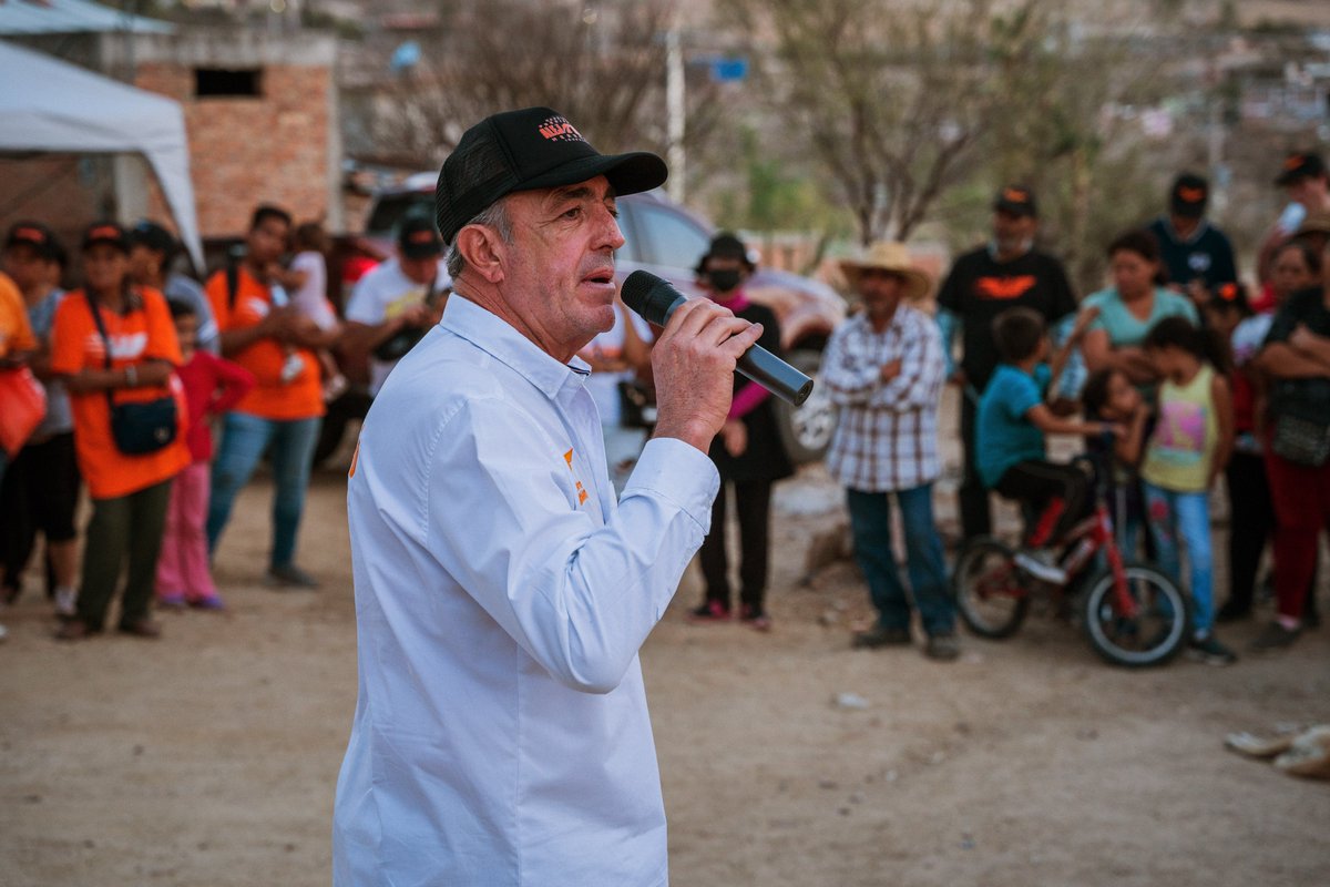 HerreraPecas's tweet photo. Me comprometo a garantizar la seguridad y mejorar los servicios de nuestras comunidades, necesitamos elevar la calidad de sus entornos.
Agradezco el cálido recibimiento y respaldo de la comunidad de Santa Rosa.
#AtréveteaLoNuevo #atrévete #Irapuato #AlejandroHerrera #PecasHerrera https://t.co/iPZftQPjBr