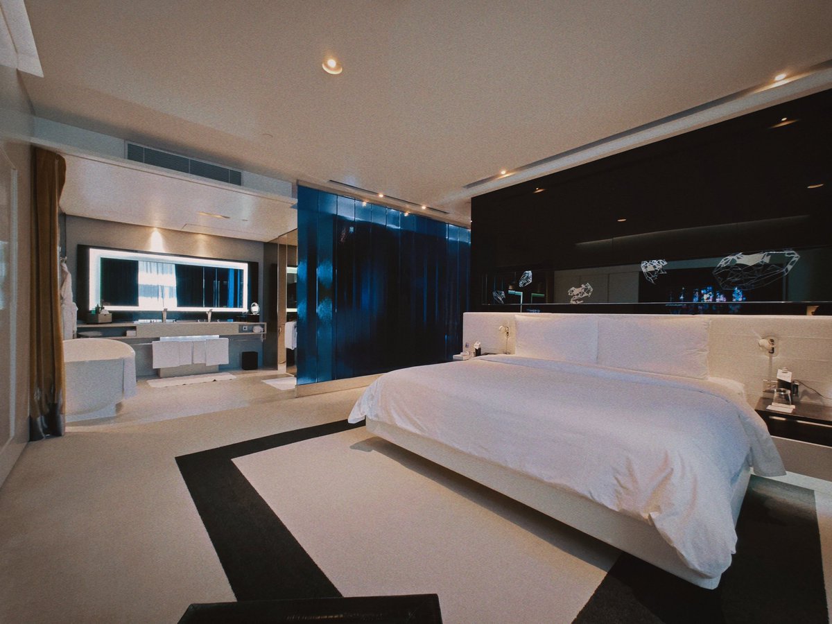 room is ready
come and party