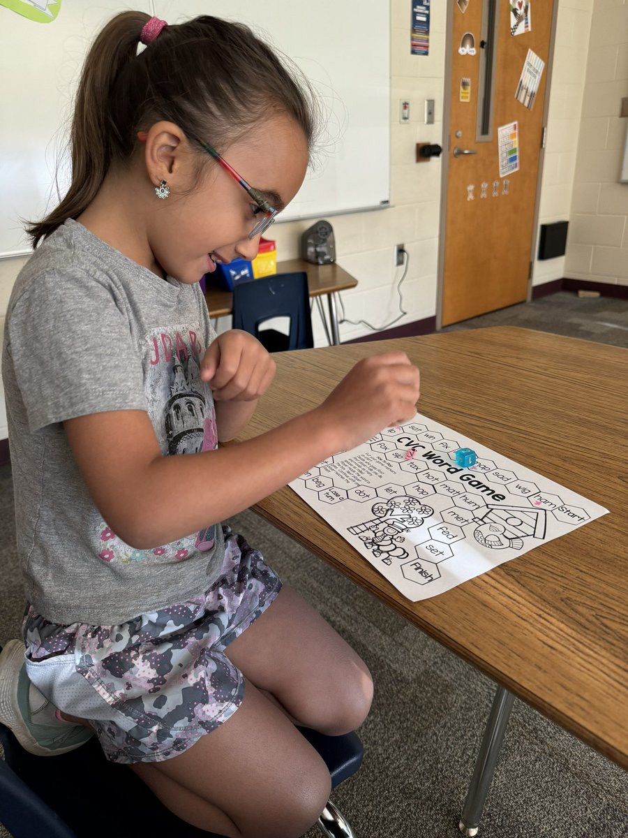 agatapietoledo's tweet photo. Learning is always more fun when it’s gamified. @awlsmo @awmokindergrade @awgenerals #esl #ohioesl #ell #elgames #learninggames https://t.co/xmODVa6bYE