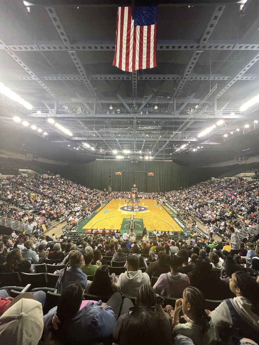 Daniel Metzelfeld (@_coachmetz) on Twitter photo Got to 👀 the NCAA Women’s All Star Game (S/O <a href="/Coach_JJenkins/">Jasmine Jenkins</a> for the 🎟️).
Another fan packed gym! Got to 👀 the NCAA Women’s All Star Game (S/O <a href="/Coach_JJenkins/">Jasmine Jenkins</a> for the 🎟️).
Another fan packed gym!