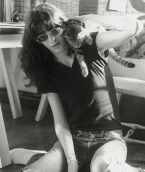 On this day in 2001, Punk pioneer Joey Ramone (Jeffrey Ross Hyman) singer of the Ramones died after losing a long battle with lymphatic cancer aged 49
#TheRamones #JoeyRamone