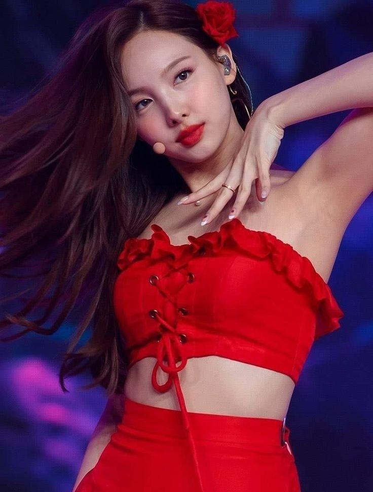 this nayeon is so gorgeous