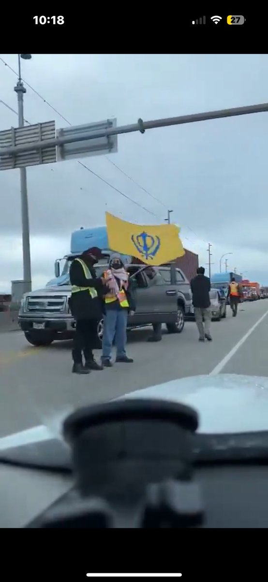 Bratt_world's tweet photo. Diverse crowd shutting down Canadas biggest Port #DeltaPort
Hereโs an idea
GET A JOB AND BUY A FLIGHT THE FUCK HOME. https://t.co/xiFAxRr2L6