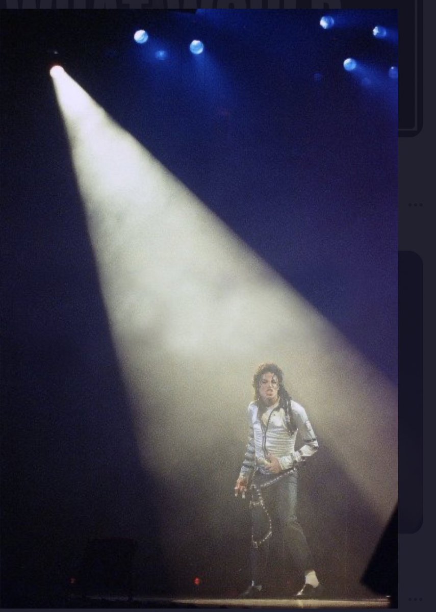 #MichaelJackson in the spotlight ... #stagecraft ❤️‍🔥❤️‍🔥❤️‍🔥❤️‍🔥❤️‍🔥❤️‍🔥Have a great evening MJGlobal Family .  .