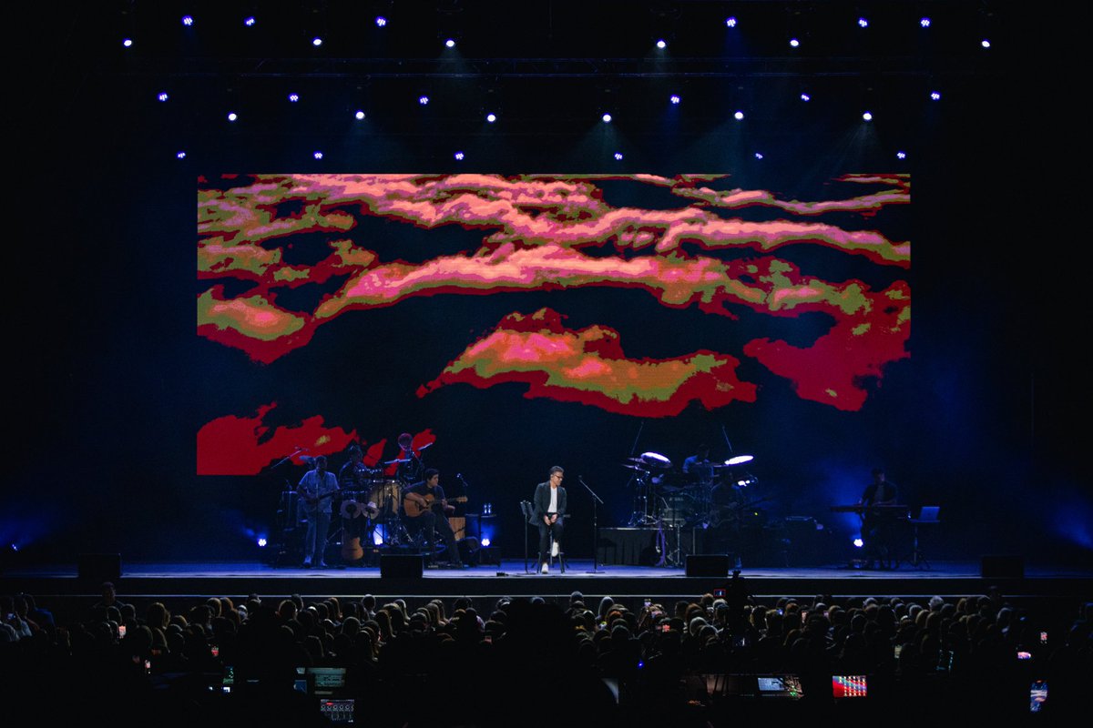 jaroficial's tweet photo. Anoche en la inigualable isla del encanto, Puerto Rico. A pesar de ciertos problemas técnicos tuvimos una noche preciosa ¡Gracias!

📷: @devproductionspr 

#terrenaltour #sanjuanpuertorico #cocacolamusichall #jardetour https://t.co/5lzW6KK6cx