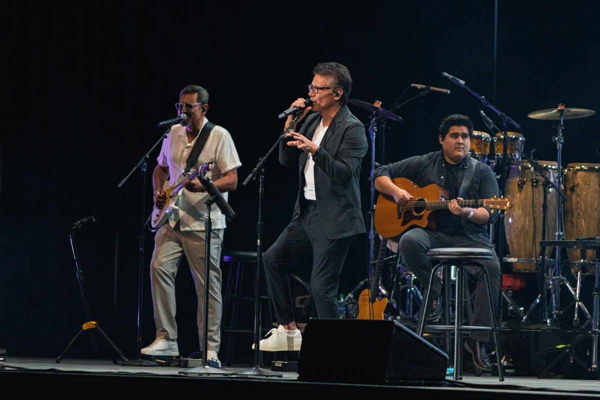 jaroficial's tweet photo. Anoche en la inigualable isla del encanto, Puerto Rico. A pesar de ciertos problemas técnicos tuvimos una noche preciosa ¡Gracias!

📷: @devproductionspr 

#terrenaltour #sanjuanpuertorico #cocacolamusichall #jardetour https://t.co/5lzW6KK6cx