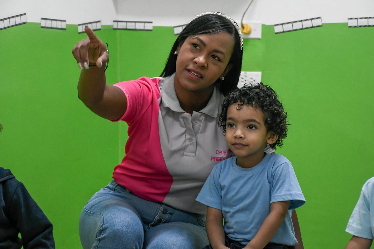 _LaAvanzadora's tweet photo. Como maestra me siento emocionada de ver nuestros centros educativos rehabilitados, equipados y hermosos. Pdte. @NicolasMaduro, sus maestros y maestras estamos cumpliendo con el Gobierno Bolivariano.

@MPPEDUCACION https://t.co/MgiqmjI3zU