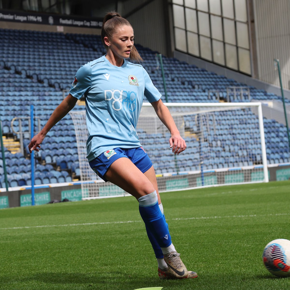 Warming up in Dodici Otto 😮‍💨

#Rovers 🔵⚪