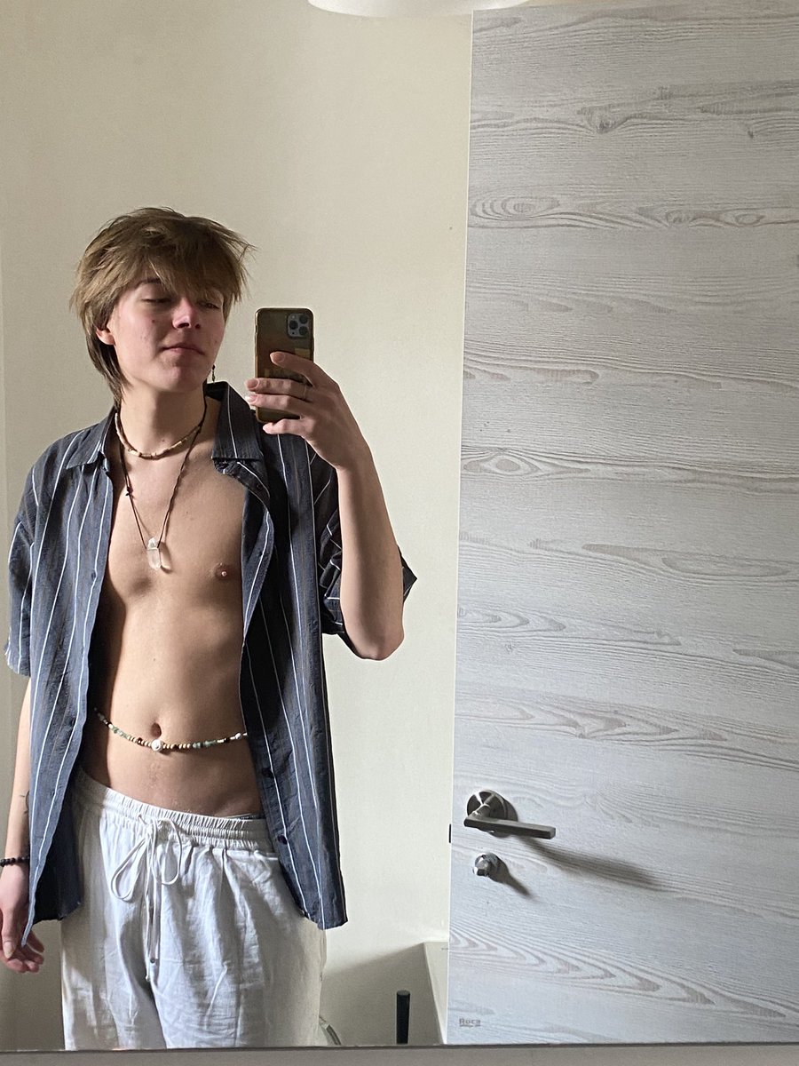 HarschMax's tweet photo. Real life vs twitter⭐️💋
#twink #teen #bigdick #gay https://t.co/AxUdOATlH0