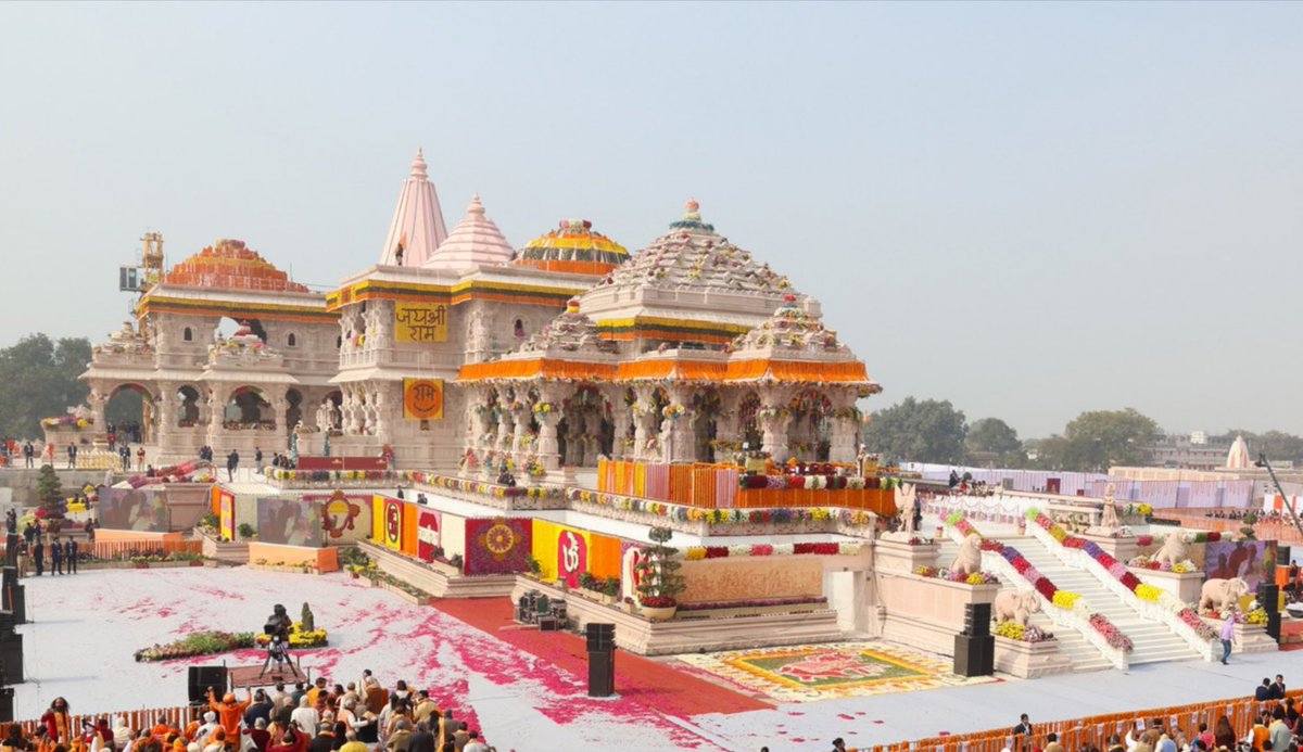 अयोध्या ➡श्रीराम जन्मभूमि मंदिर परिसर का दिव्य भव्य दर्शन ➡रामलला के दरबार में लाइट-फूलों से की गई सजावट ➡राम जन्मभूमि मंदिर ट्रस्ट ने फोटो की जारी #Ayodhya