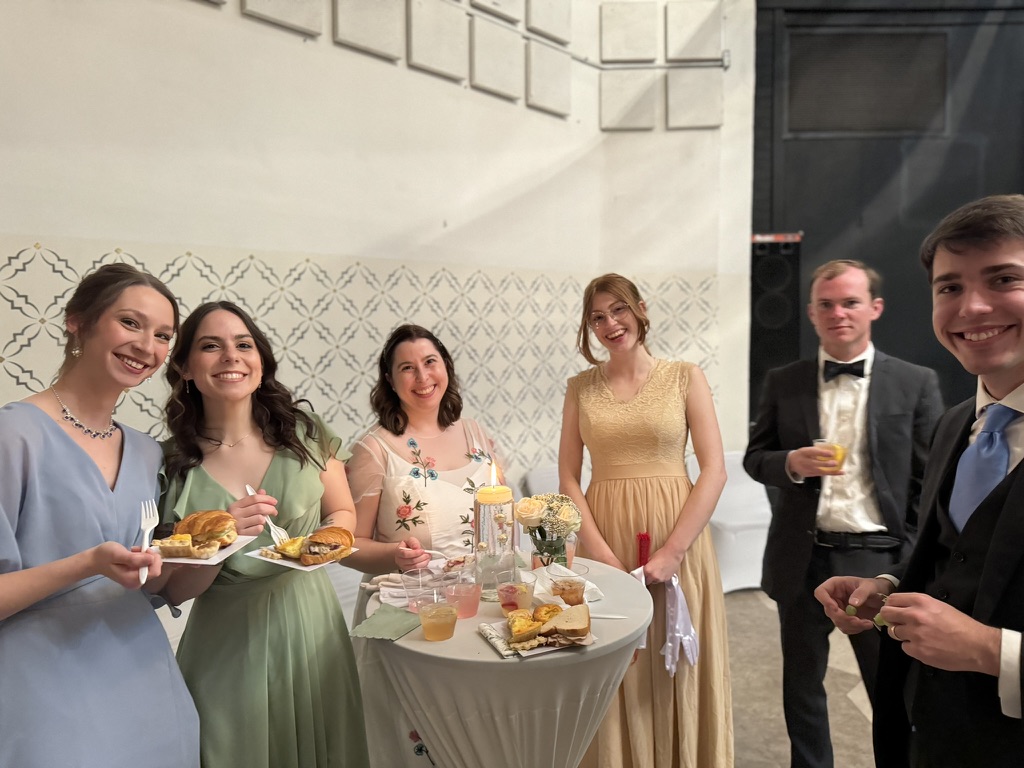 On April 6th, the Saturday within the Easter Octave, Saint Francis de Sales Oratory's young adult group, Sursum Corda, hosted men and women from the larger St. Louis area and beyond for an evening of live music, cultural dances and pleasant company.