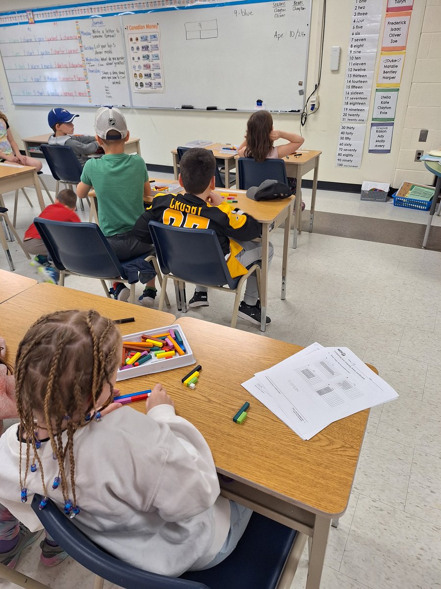 TheMr_Tee's tweet photo. Love to pull out the Cuisinaire rods when covering a class. Exploring some halving and doubling in Grade 3. https://t.co/5eZESs2YGt