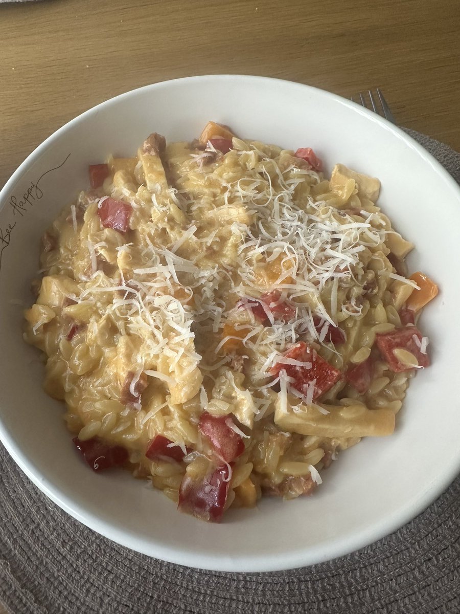 Excelled myself tonight. Chicken, chorizo and mixed pepper orzo 👌🏻🥰