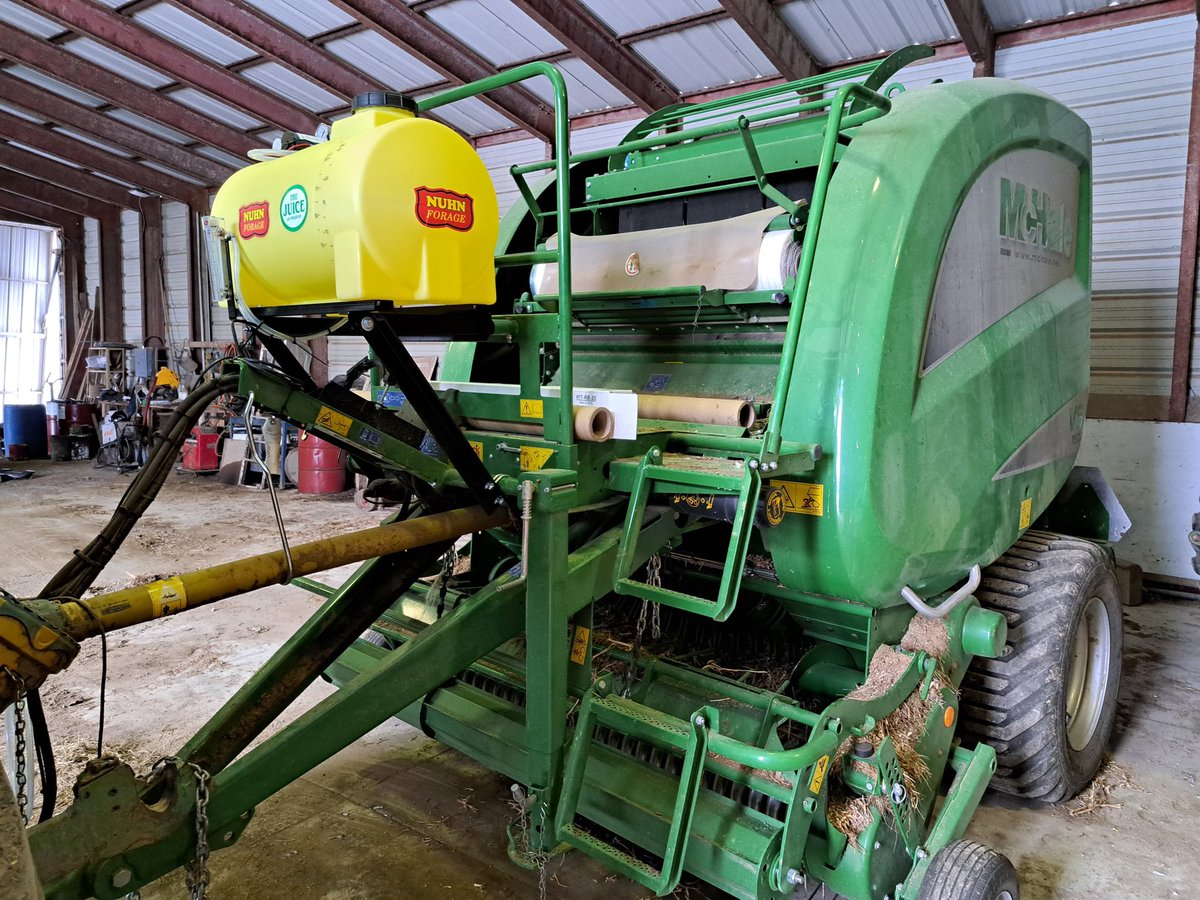 NuhnForage's tweet image. It&apos;s time to get ready for the 2024 hay season! Check out some of these new applicators that are ready to #MakeSeriousHay
#TheJuice #JuiceKeepltCool #CanadianAgriculture #MadelnCanada #hay2024