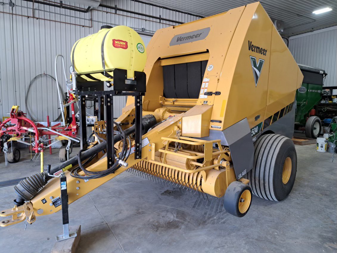 NuhnForage's tweet image. It&apos;s time to get ready for the 2024 hay season! Check out some of these new applicators that are ready to #MakeSeriousHay
#TheJuice #JuiceKeepltCool #CanadianAgriculture #MadelnCanada #hay2024