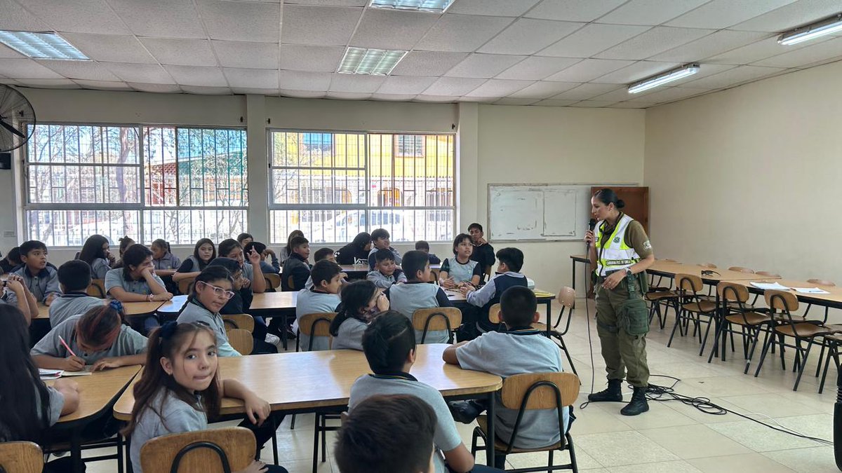 Carabineros de 2da. Comisaría a través de la oficina de Integración comunitaria realizó charla didáctica de los delitos de Robo y hurto, contando con la participaron alrededor de 70  alumnos y docentes de la Escuela Básica de #PozoAlmonte
#LaPrevenciónEsNuestraEsencia