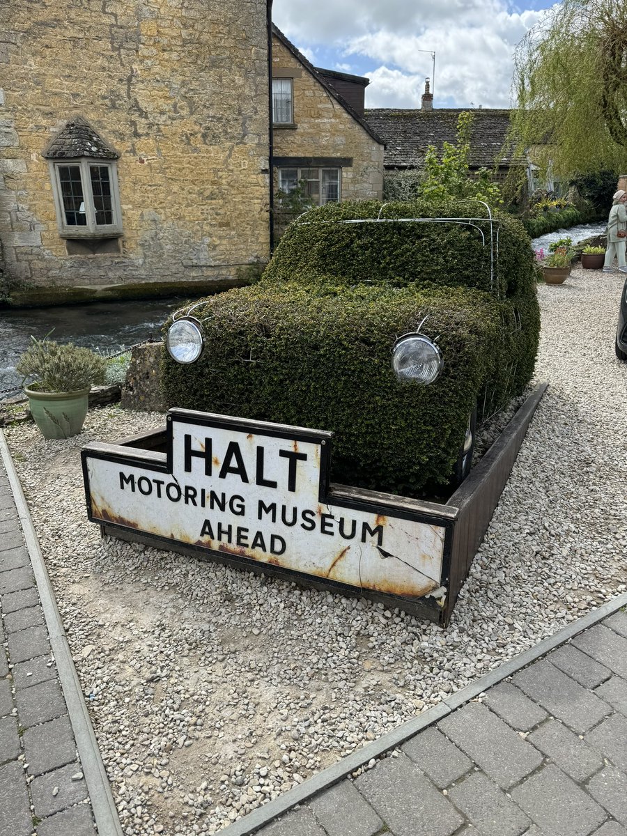 TravelWTK's tweet photo. It would be rude not to pay a visit to Bourton on the water, whilst staying at Moreton club site #caravanandmotorhomeclub #caravan  #touringwiththepups #travel #touring #mortononthemarsh #bourtononthewater https://t.co/rVFRIh9Rqx
