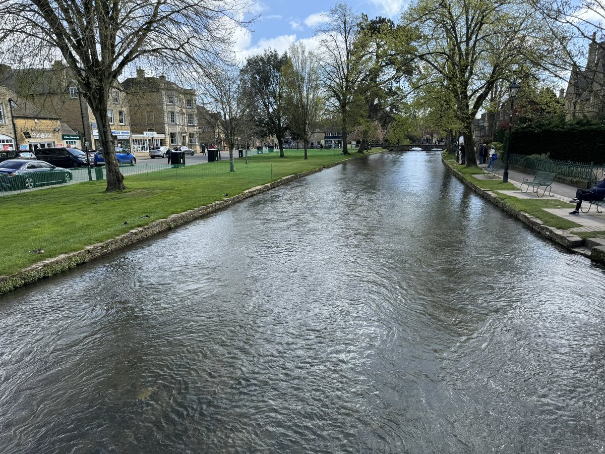 TravelWTK's tweet photo. It would be rude not to pay a visit to Bourton on the water, whilst staying at Moreton club site #caravanandmotorhomeclub #caravan  #touringwiththepups #travel #touring #mortononthemarsh #bourtononthewater https://t.co/rVFRIh9Rqx