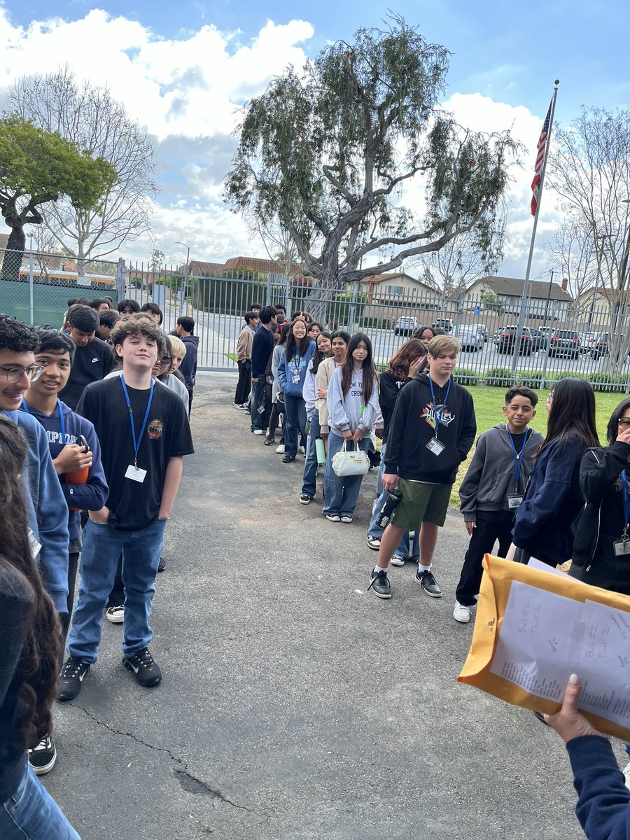 tetzlaff12351's tweet photo. Field trip ready! #ABCUSD https://t.co/sw7Khoml1J