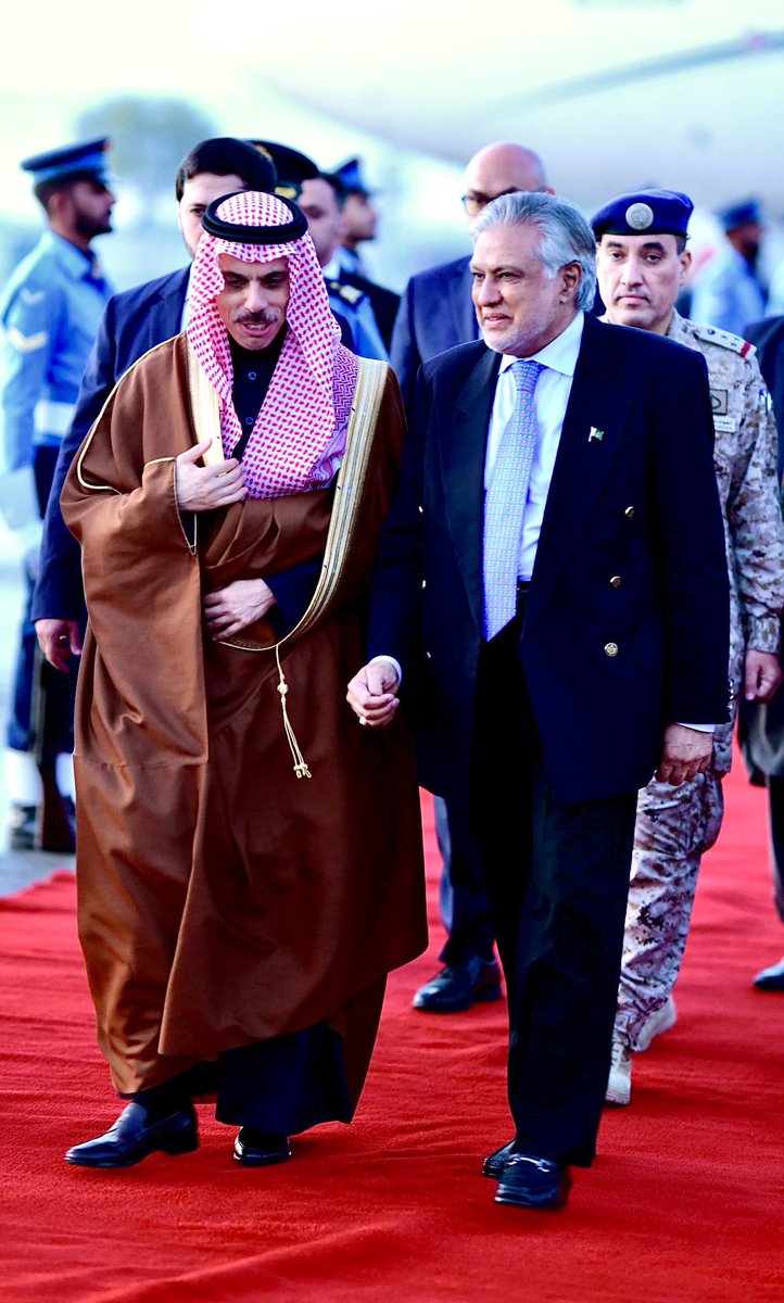 PmlnDiplomacy's tweet photo. A new chapter in the relations between Saudi Arabia 🇸🇦 and Pakistan 🇵🇰 has begun with the arrival of a high-level Saudi delegation led by Foreign Minister Prince Faisal bin Farhan in Islamabad

@MIshaqDar50 
@FaisalbinFarhan https://t.co/7Pans6e2FZ