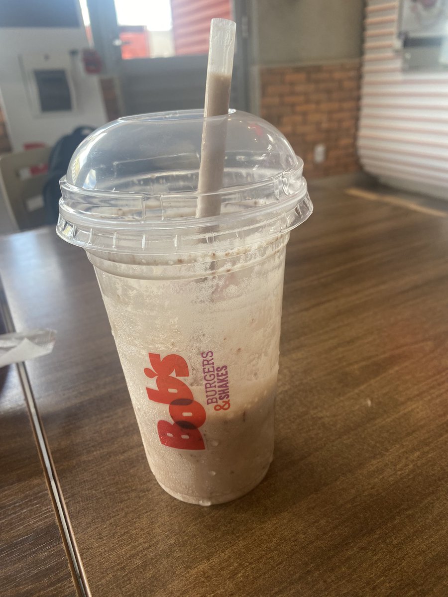 a enf tá cansada (@yza_sl) on Twitter photo Uma segunda feira completamente fora da rotina, tomando o milkshake que marcou minha infância🫠🥤eu te amoooo <a href="/bobsbrasil/">Bob's Brasil</a> Uma segunda feira completamente fora da rotina, tomando o milkshake que marcou minha infância🫠🥤eu te amoooo <a href="/bobsbrasil/">Bob's Brasil</a>