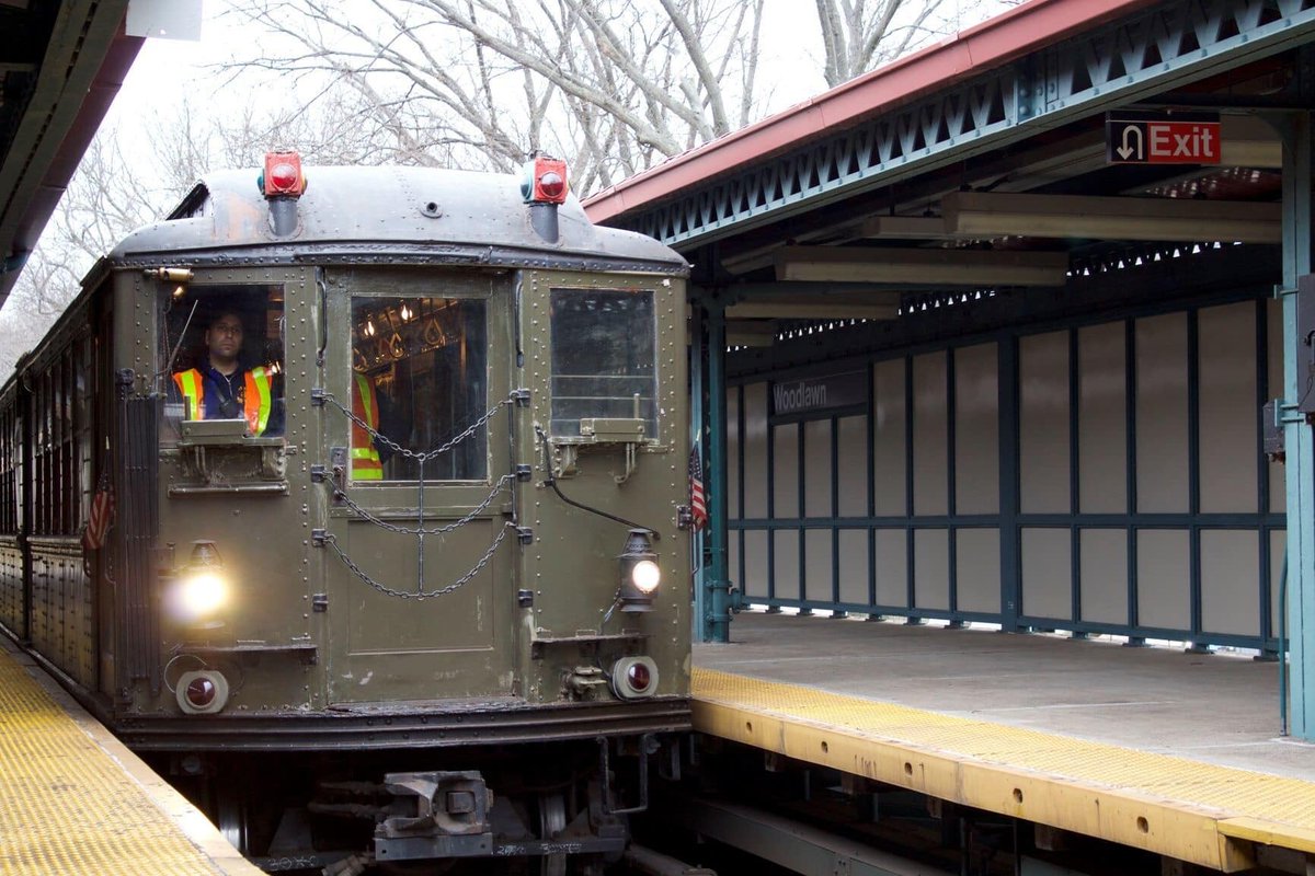 #TodayinHistory: #OnThisDay in 1918, the first train pulled into Woodlawn station on the IRT Jerome Avenue line. Designed by the #NYCsubway’s chief architect, Squire J. Vickers, the station was built in the Arts and Crafts style.

What's your favorite station on this line?