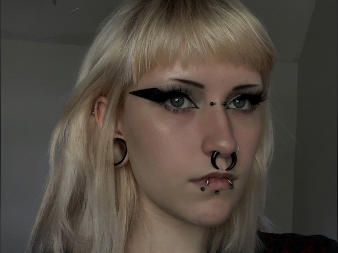 too hawt 2 let men stress me out, srry. https://t.co/TVFkSVJGeR<a href="/tag/newprofilepic"class="tags"><span>#newprofilepic</span></a>