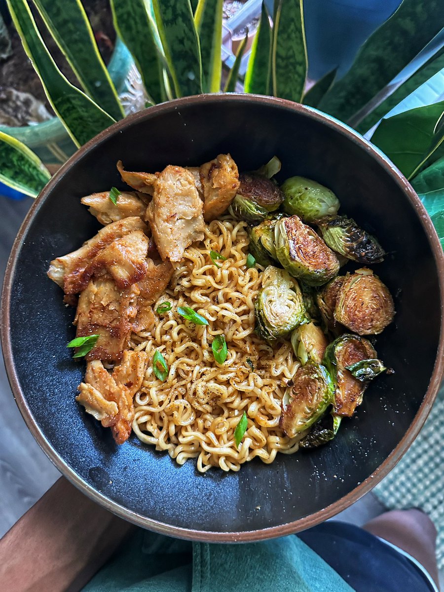 the buttery, garlicky, peppery,miso ramen in question! vegan ofc🌱