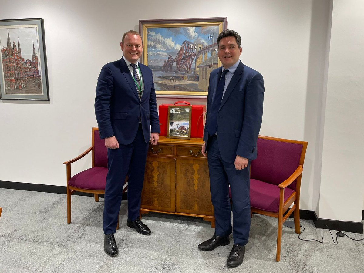 HuwMerriman's tweet photo. Great to welcome @alexhynes to the team at @transportgovuk today.
Having previously led Scotland's Railway, Alex has huge experience and enthusiasm for the sector, and I look forward to working closely with him as we help industry deliver for passengers and freight. https://t.co/tsKEkLED6q