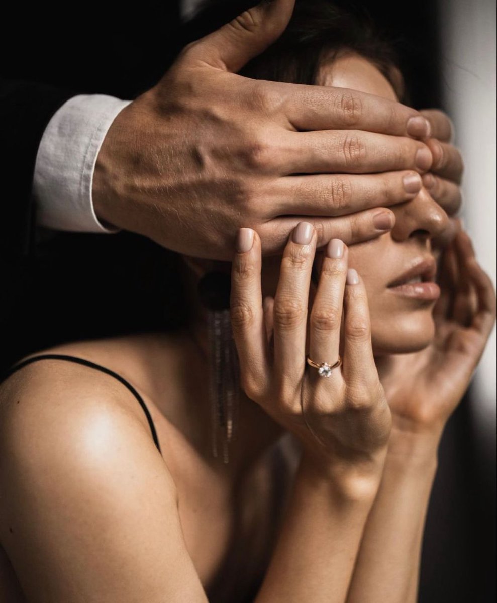 خبيني من هالعالم جوا احضنك ….