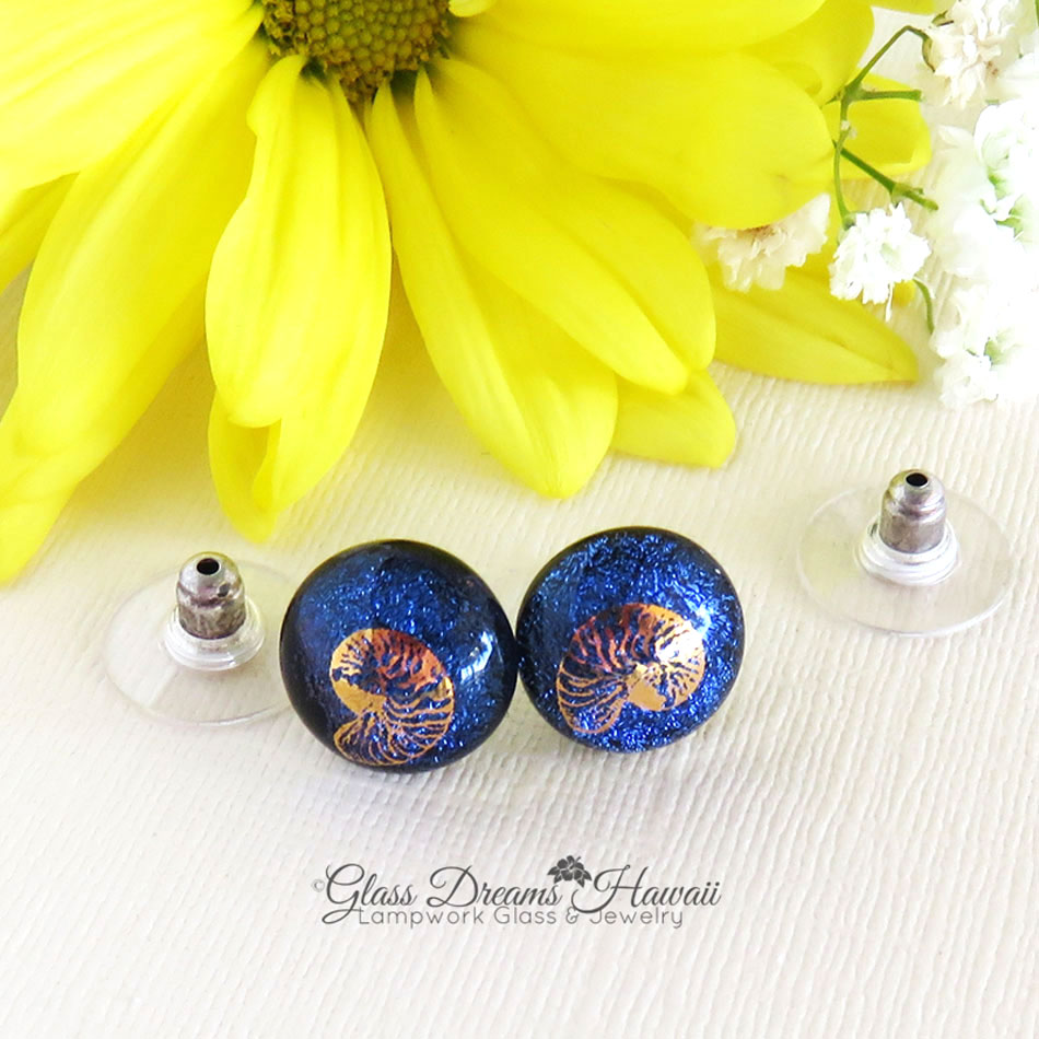 glassdreamshawaii.etsy.com/listing/551356… Glass Sea Shell Stud Earrings #handmade #dichroicglassstuds #giftideas