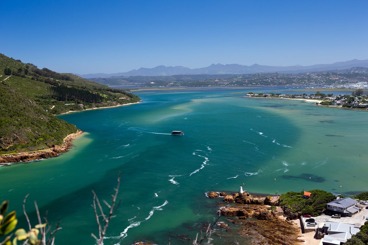 he Garden Route is a 200-kilometer route between Mossel Bay in the Western Cape and Storms River in the Eastern Cape.