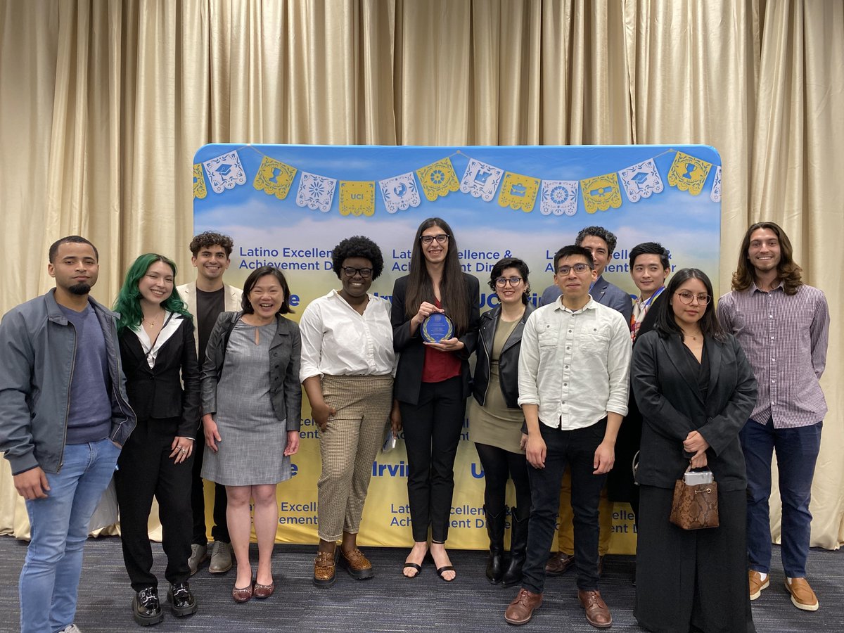 👏Congratulations to Victoria Knapp Pérez, a third-year Ph.D. student in @UCIPhysAstro who received the LEAD Graduate Student Excellence Award for her outstanding research and positive impact on the Latinx community. ps.uci.edu/news/3081