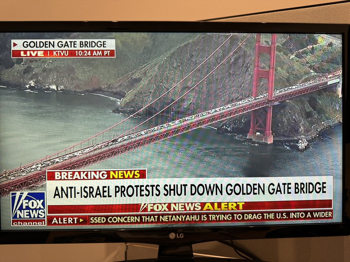 Live on @FoxNews right now: California law enforcement not doing much as a handful anti-Israel protesters with a sign saying “stop the world for Gaza” blocks vehicles on the Golden Gate Bridge with traffic backed up as far as the eye can see.