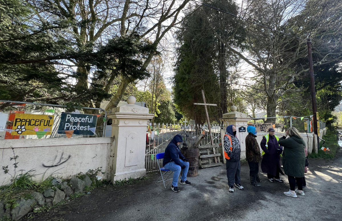 Fire, Barricades and Crosses, at Anti-Migrant Protest in Wicklow. Well it looks like since our photographer was there this morning, that the Garda Public Order Unit (Riot Squad), moved in and cleared the road. There was resistance and confrontation and it appears at that stage…
