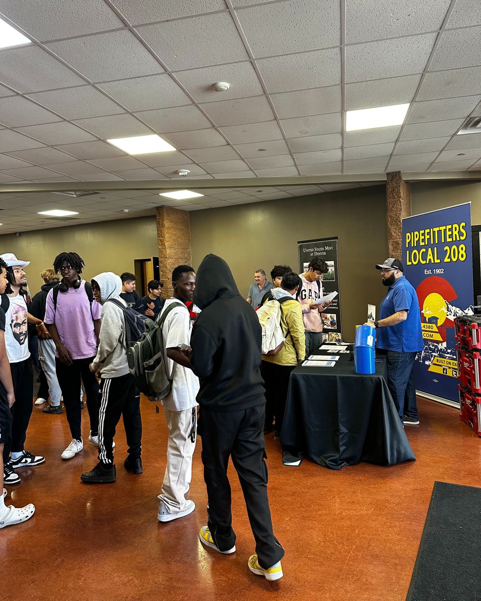 Thank you to all the businesses that helped make our Exploratory Career fair happen! Our Olys were able to engage with over 30 potential employers and postsecondary education opportunities. A big thanks to our Innovation Coordinator Ms.Jaquez for creating it! #GatewayExcellence